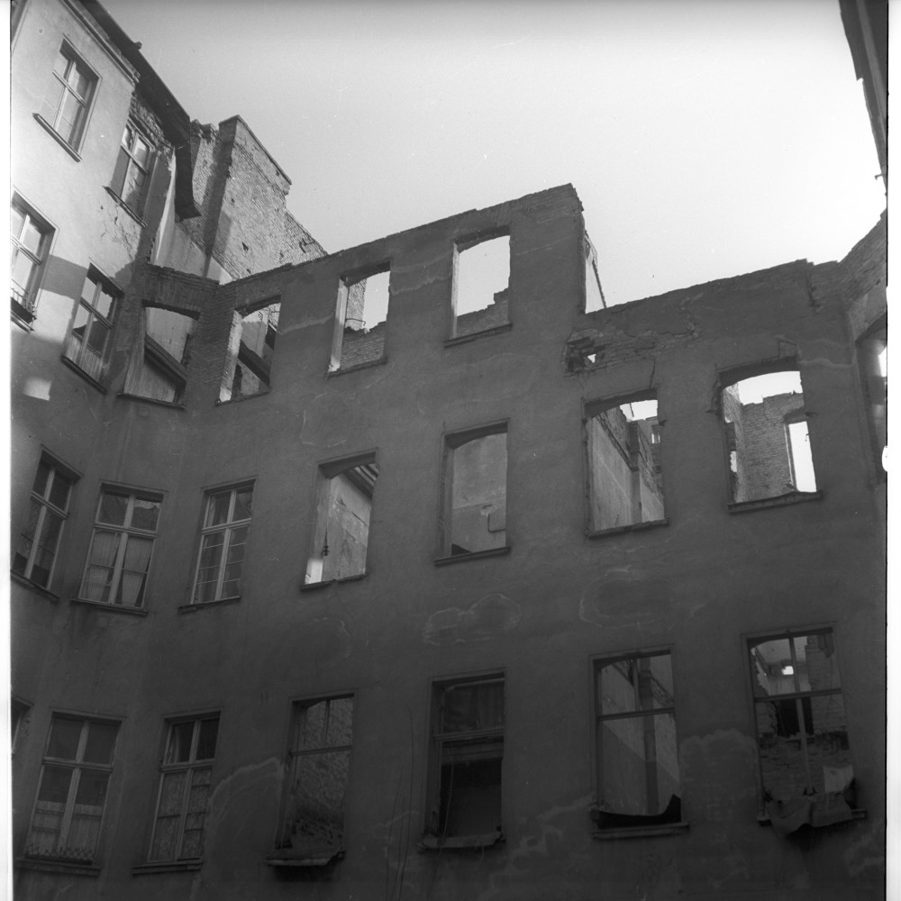 Negativ: Ruine, Wartburgstraße 41, 1951 (Museen Tempelhof-Schöneberg/Herwarth Staudt CC BY-NC-SA)