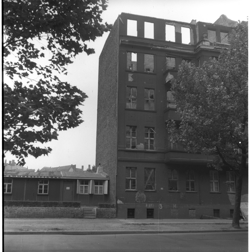 Negativ: Ruine, Wexstraße 9, 1952 (Museen Tempelhof-Schöneberg/Herwarth Staudt CC BY-NC-SA)