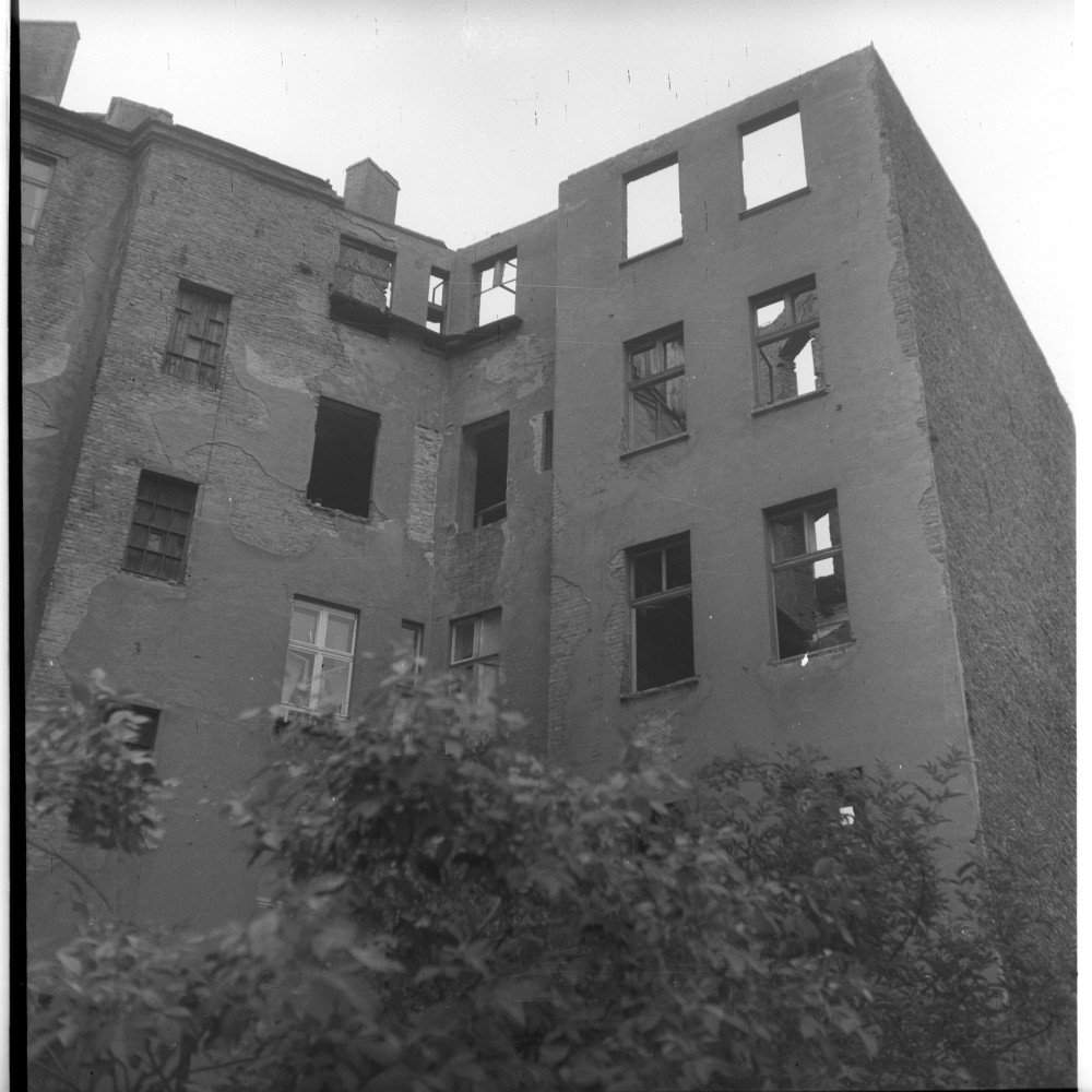 Negativ: Ruine, Wexstraße 9, 1952 (Museen Tempelhof-Schöneberg/Herwarth Staudt CC BY-NC-SA)