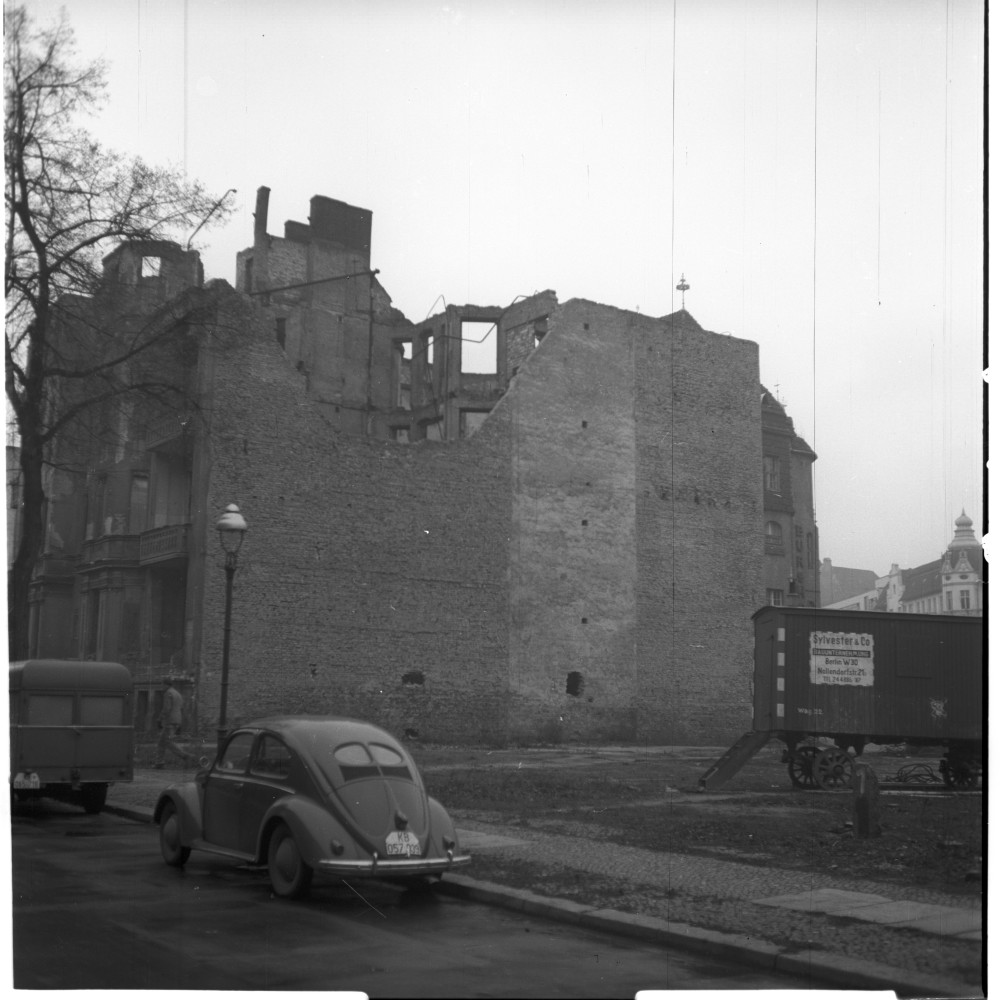 Negativ: Ruine, Wielandstraße 2-3, 1952 (Museen Tempelhof-Schöneberg/Herwarth Staudt CC BY-NC-SA)