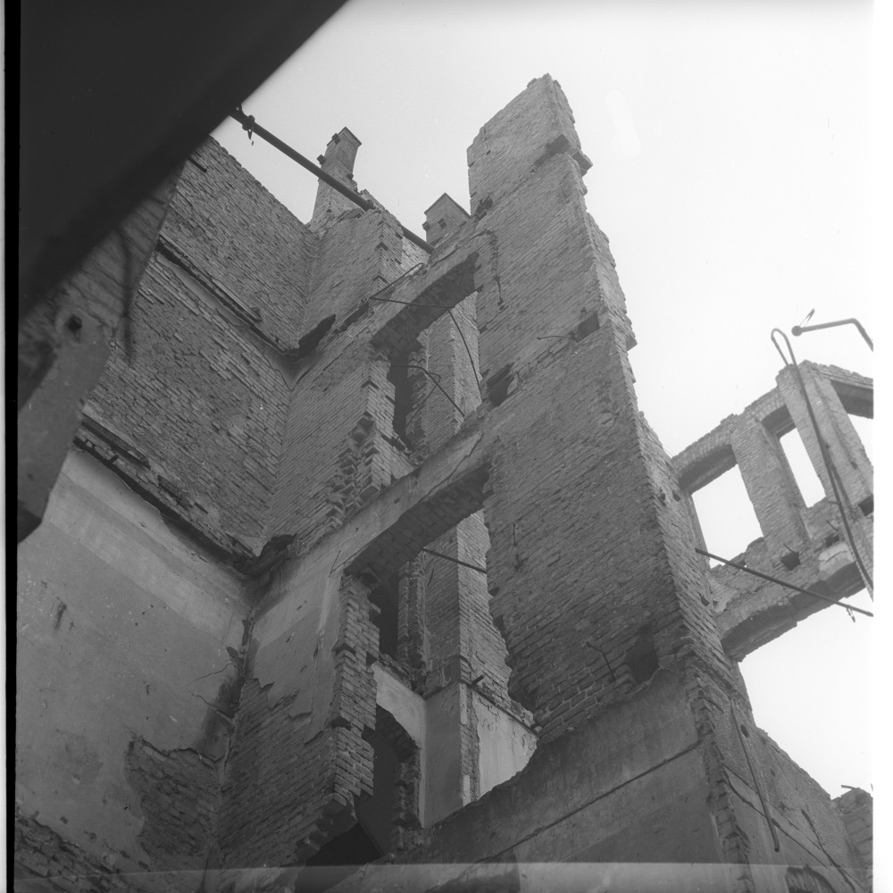 Negativ: Ruine, Wielandstraße 2-3, 1952 (Museen Tempelhof-Schöneberg/Herwarth Staudt CC BY-NC-SA)