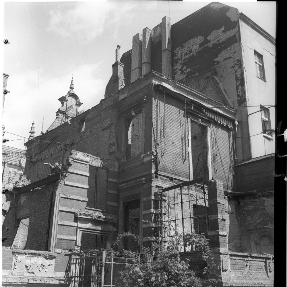 Negativ: Ruine, Wilhelm-Hauff-Straße 2, 1951 (Museen Tempelhof-Schöneberg/Herwarth Staudt CC BY-NC-SA)