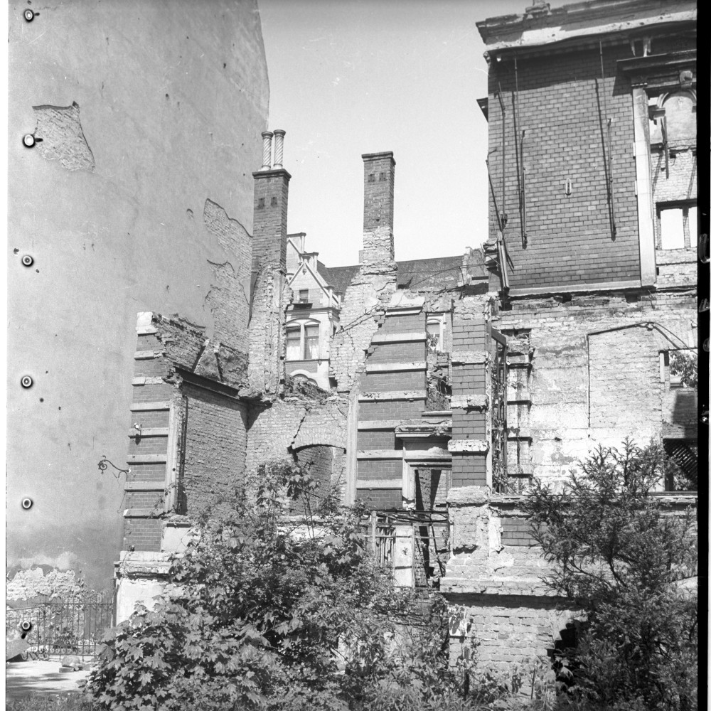 Negativ: Ruine, Wilhelm-Hauff-Straße 2, 1951 (Museen Tempelhof-Schöneberg/Herwarth Staudt CC BY-NC-SA)