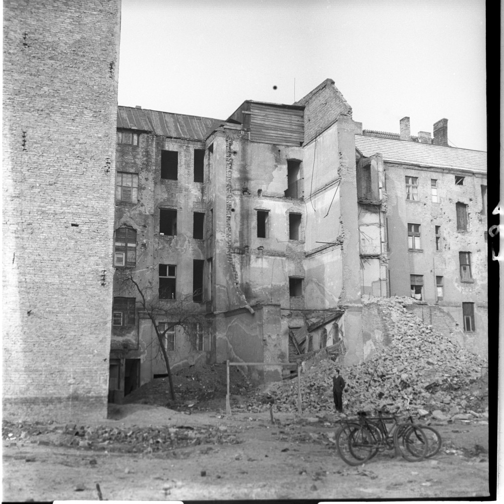 Negativ: Ruine, Wilhelmshöher Straße 22, 1950 (Museen Tempelhof-Schöneberg/Herwarth Staudt CC BY-NC-SA)