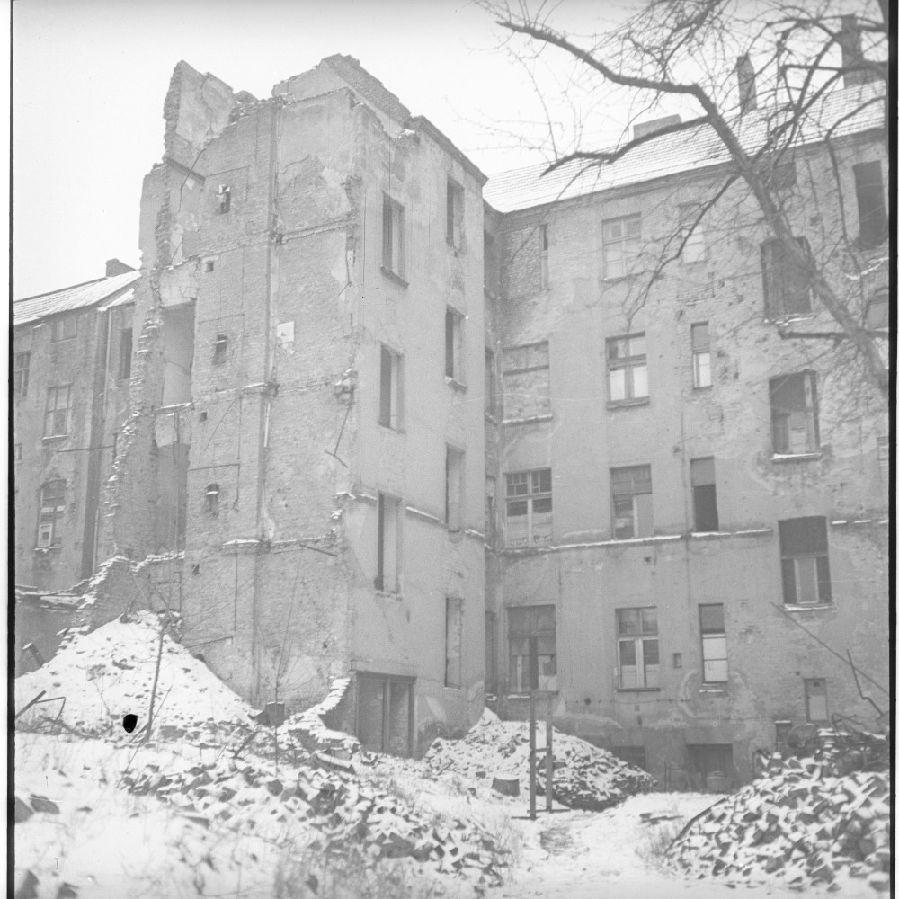 Negativ: Ruine, Wilhelmshöher Straße 23, 1949 (Museen Tempelhof-Schöneberg/Herwarth Staudt CC BY-NC-SA)