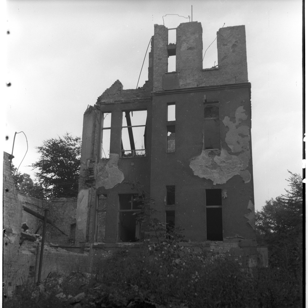 Negativ: Ruine, Wilhelmshöher Straße 29, 1951 (Museen Tempelhof-Schöneberg/Herwarth Staudt CC BY-NC-SA)