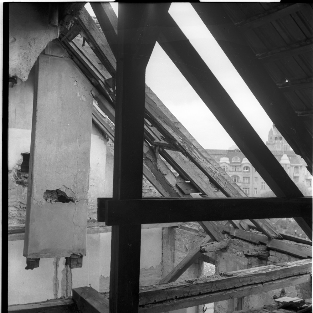 Negativ: Ruine, Wilhelmshöherstraße 23, 1951 (Museen Tempelhof-Schöneberg/Herwarth Staudt CC BY-NC-SA)