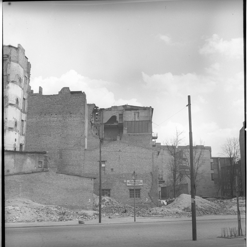 Negativ: Ruine, Winterfeldtstraße 24, 1951 (Museen Tempelhof-Schöneberg/Herwarth Staudt CC BY-NC-SA)