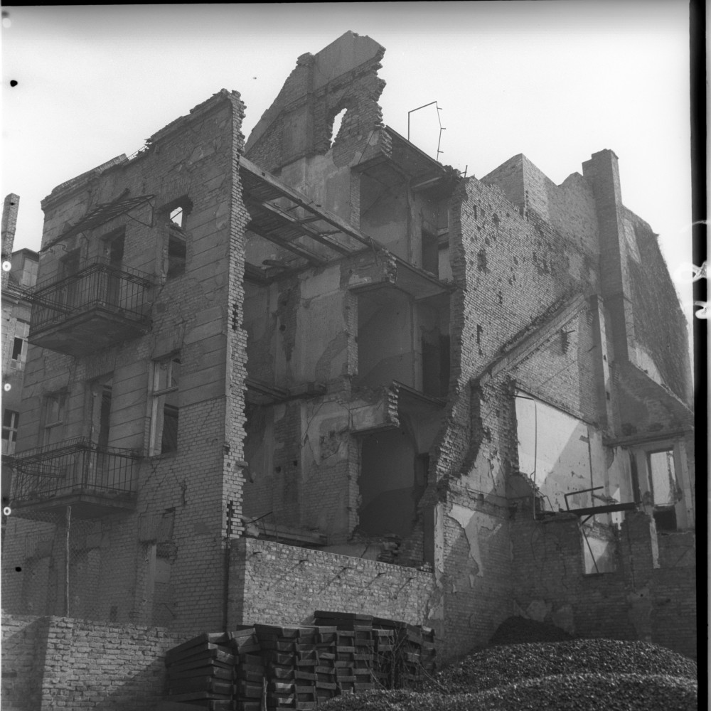 Negativ: Ruine, Winterfeldtstraße 27, 1951 (Museen Tempelhof-Schöneberg/Herwarth Staudt CC BY-NC-SA)