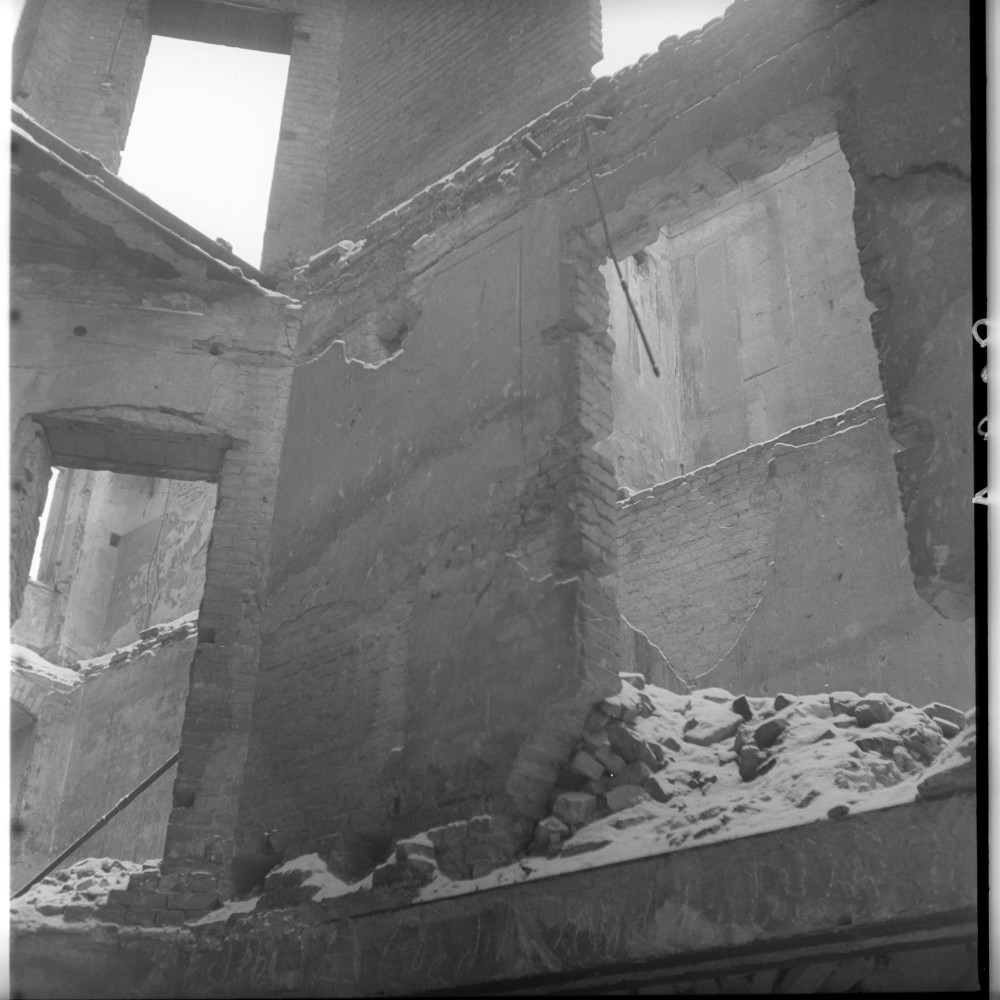 Negativ: Ruine, Winterfeldtstraße 33, 1952 (Museen Tempelhof-Schöneberg/Herwarth Staudt CC BY-NC-SA)