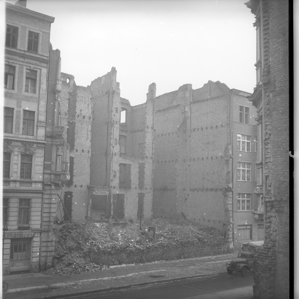 Negativ: Ruine, Winterfeldtstraße 5-6, 1950 (Museen Tempelhof-Schöneberg/Herwarth Staudt CC BY-NC-SA)