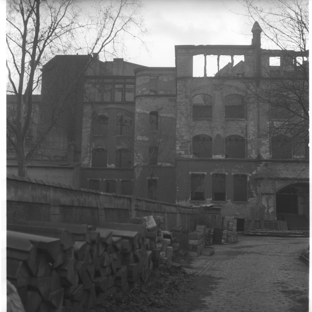 Negativ: Ruine, Wormser Straße 11, 1952 (Museen Tempelhof-Schöneberg/Herwarth Staudt CC BY-NC-SA)