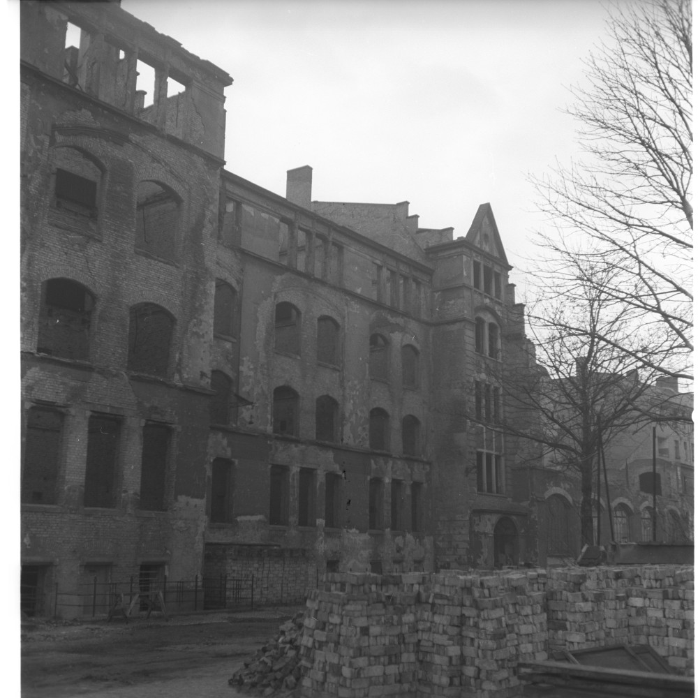 Negativ: Ruine, Wormser Straße 11, 1952 (Museen Tempelhof-Schöneberg/Herwarth Staudt CC BY-NC-SA)
