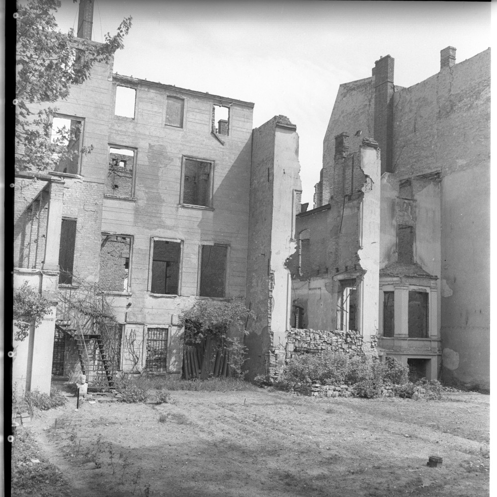 Negativ: Ruine, Wormser Straße 13, 1951 (Museen Tempelhof-Schöneberg/Herwarth Staudt CC BY-NC-SA)