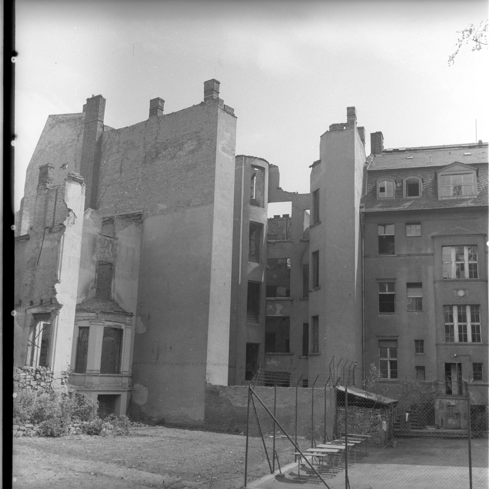 Negativ: Ruine, Wormser Straße 14, 1951 (Museen Tempelhof-Schöneberg/Herwarth Staudt CC BY-NC-SA)
