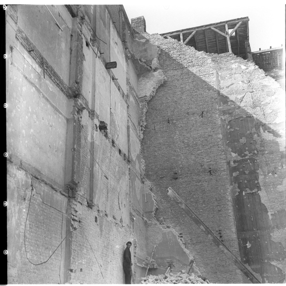 Negativ: Ruine, Yorck- Ecke Bautzener Straße, 1951 (Museen Tempelhof-Schöneberg/Herwarth Staudt CC BY-NC-SA)