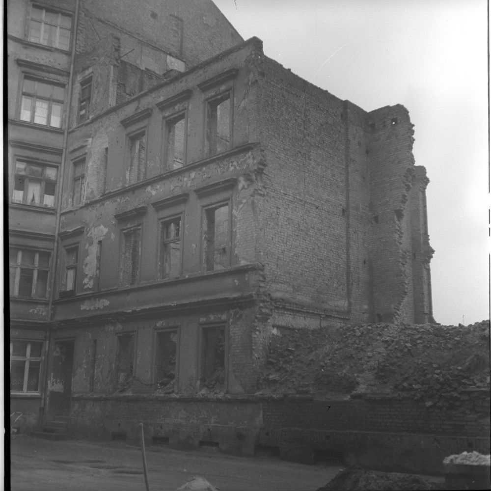 Negativ: Ruine, Yorckstraße 44, 1951 (Museen Tempelhof-Schöneberg/Herwarth Staudt CC BY-NC-SA)
