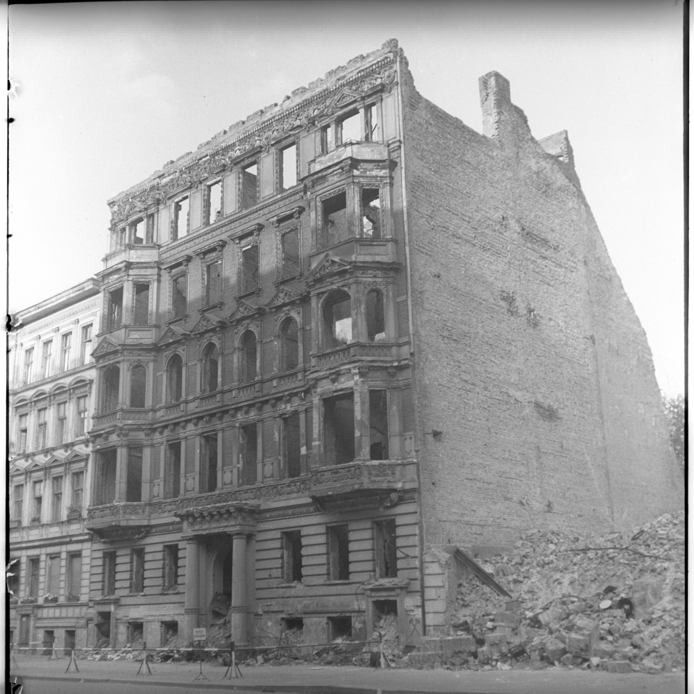 Negativ: Ruine, Zietenstraße 25, 1950 (Museen Tempelhof-Schöneberg/Herwarth Staudt CC BY-NC-SA)
