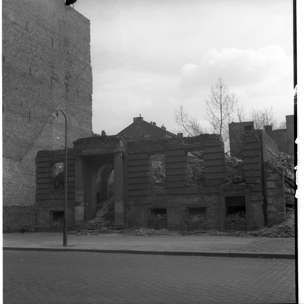 Negativ: Ruine, Zietenstraße 25, 1953 (Museen Tempelhof-Schöneberg/Herwarth Staudt CC BY-NC-SA)