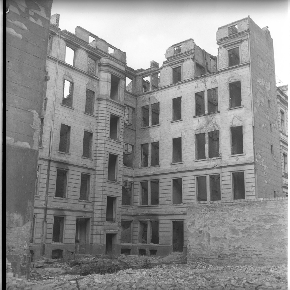 Negativ: Ruine, Zietenstraße 3, 1950 (Museen Tempelhof-Schöneberg/Herwarth Staudt CC BY-NC-SA)