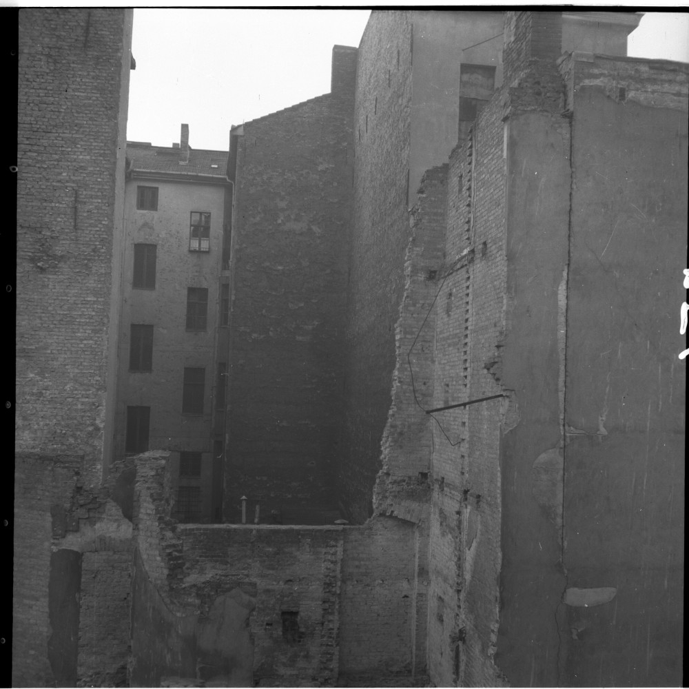 Negativ: Ruine, Zietenstraße 6, 1951 (Museen Tempelhof-Schöneberg/Herwarth Staudt CC BY-NC-SA)