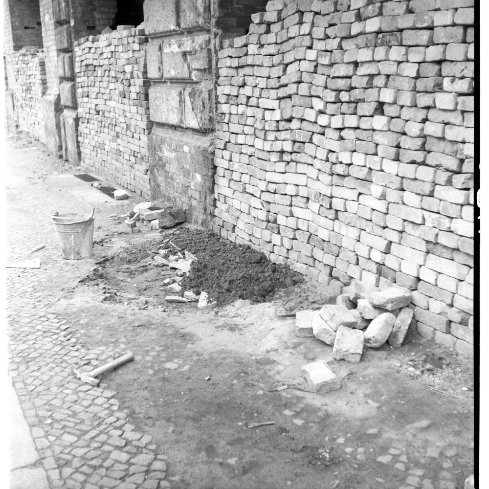 Negativ: Trümmer, Apostel-Paulus-Straße 36, 1952 (Museen Tempelhof-Schöneberg/Herwarth Staudt CC BY-NC-SA)