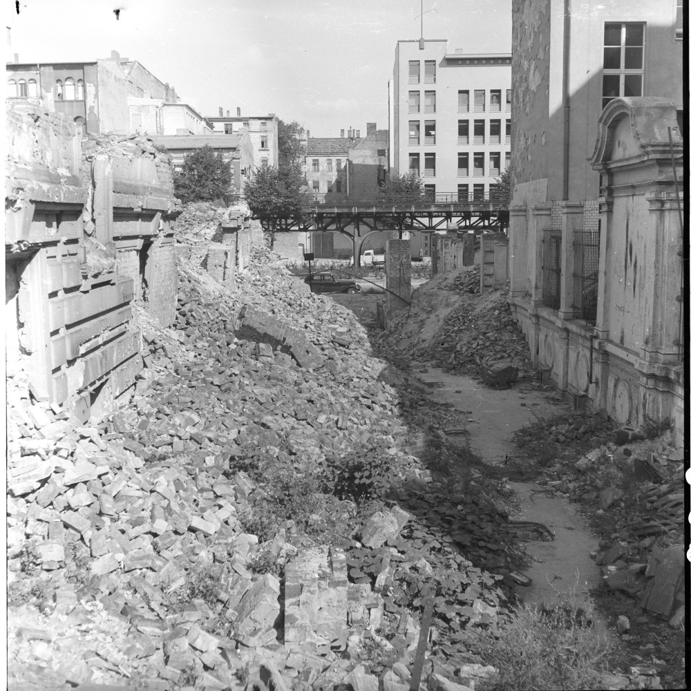Negativ: Trümmer, Bülowstraße 23, 1952 (Museen Tempelhof-Schöneberg/Herwarth Staudt CC BY-NC-SA)