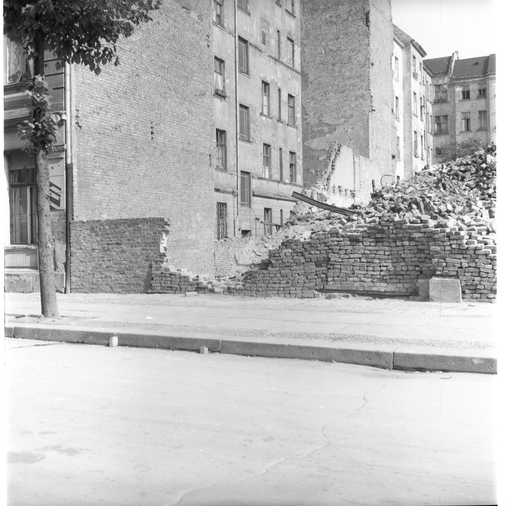 Negativ: Trümmer, Geßlerstraße 21, 1952 (Museen Tempelhof-Schöneberg/Herwarth Staudt CC BY-NC-SA)