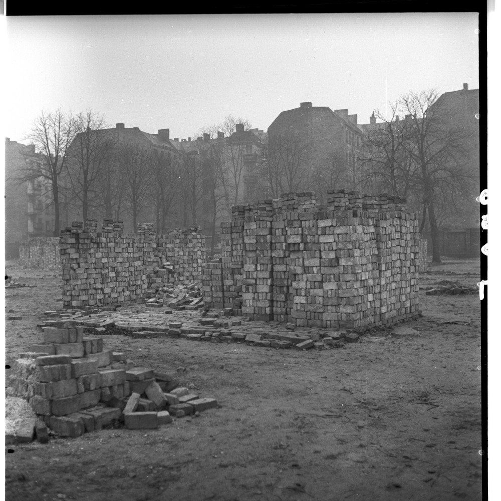 Negativ: Trümmer, Kesseldorfstraße 1-4, 1952 (Museen Tempelhof-Schöneberg/Herwarth Staudt CC BY-NC-SA)