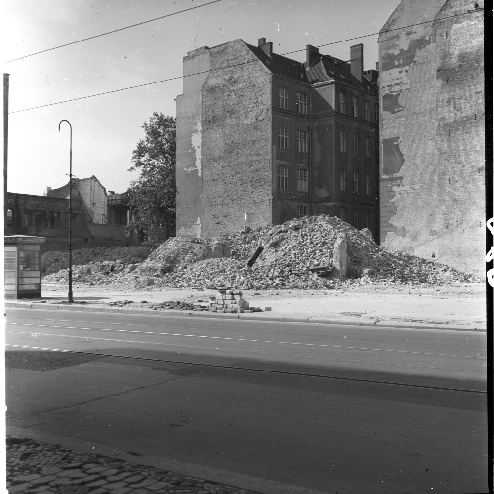 Negativ: Trümmer, Lutherstraße 21, 1952 (Museen Tempelhof-Schöneberg/Herwarth Staudt CC BY-NC-SA)