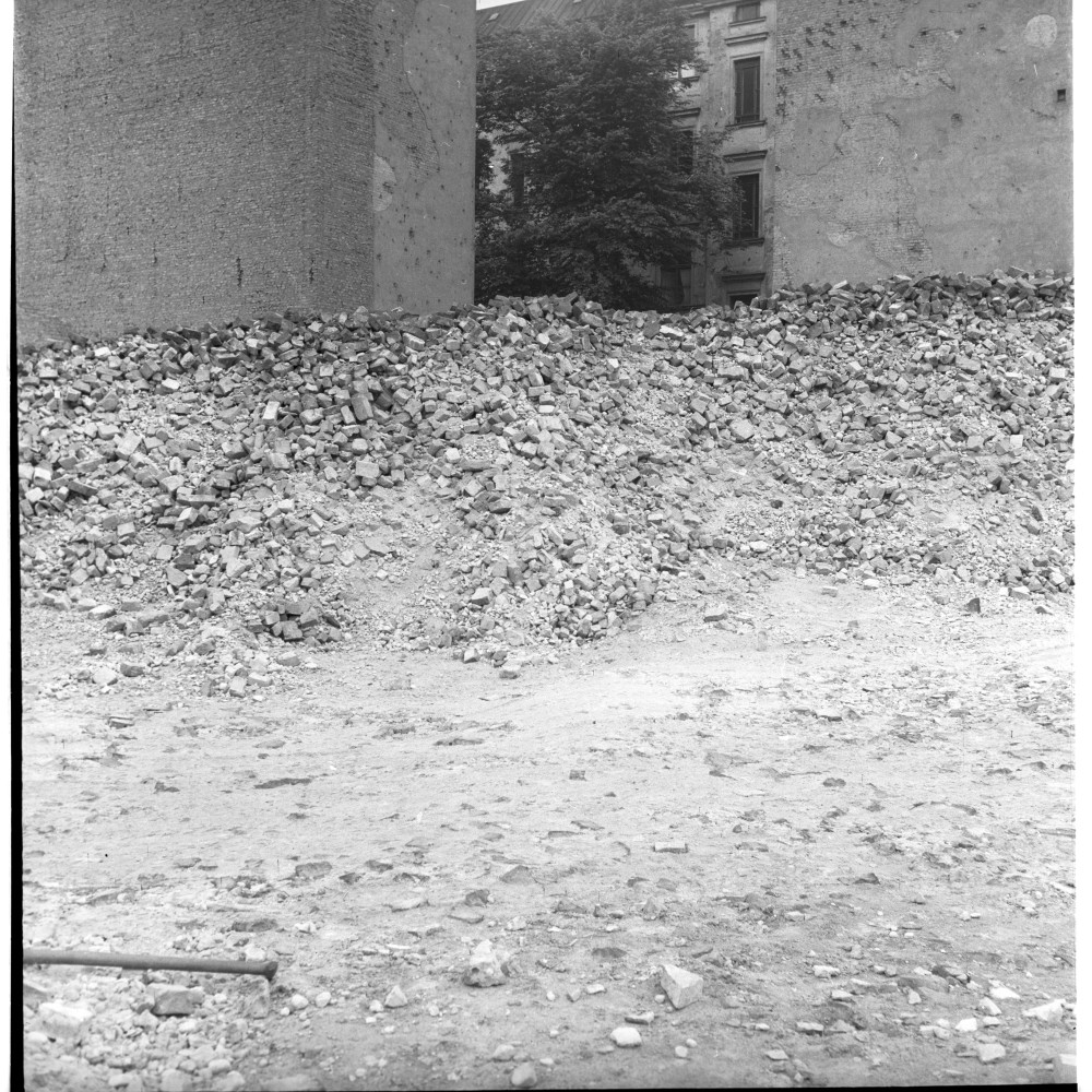 Negativ: Trümmer, Nettelbeckstraße 5-13, 1952 (Museen Tempelhof-Schöneberg/Herwarth Staudt CC BY-NC-SA)