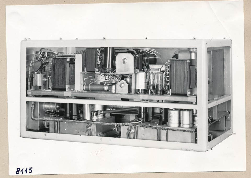 Überlagerungs-Wellenmesser HF 2811, Einschub, Rückseite; Foto, 1953 (www.industriesalon.de CC BY-SA)