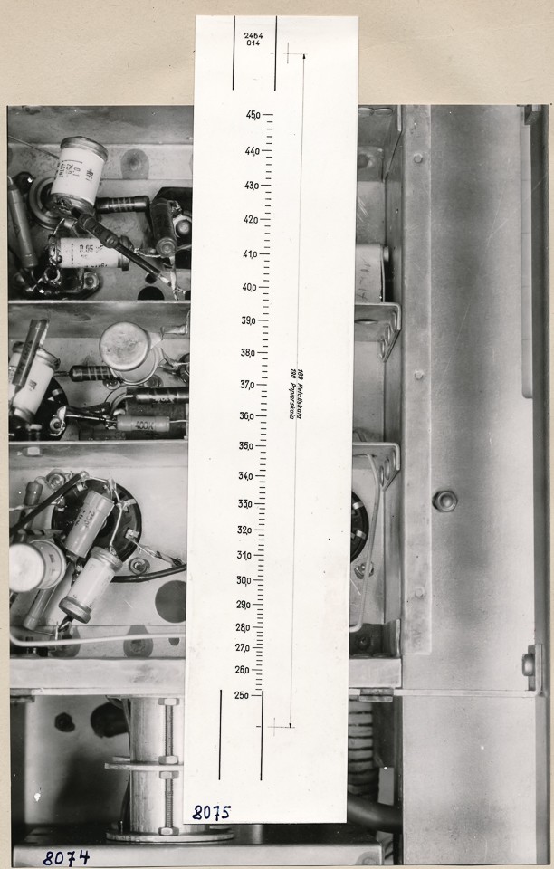 Überlagerungs-Wellenmesser, Innenansicht; Foto, 1953 (www.industriesalon.de CC BY-SA)
