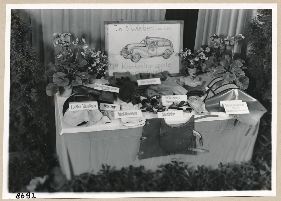 Ausstellung (Unfallverhütung), Bild 3; Foto, 1953 (www.industriesalon.de CC BY-SA)