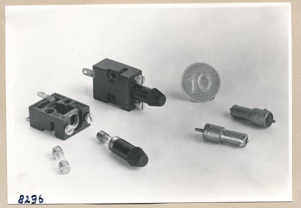 Bau-Elemente ; Foto, 1953 (www.industriesalon.de CC BY-SA)