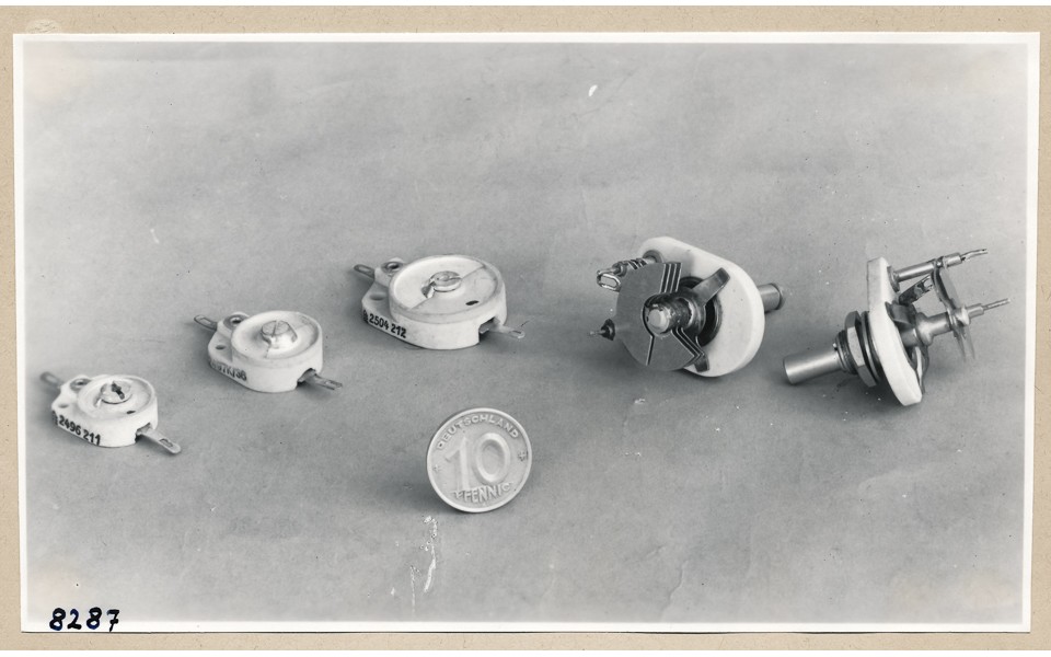 Bauteile; Foto, 1953 (www.industriesalon.de CC BY-SA)