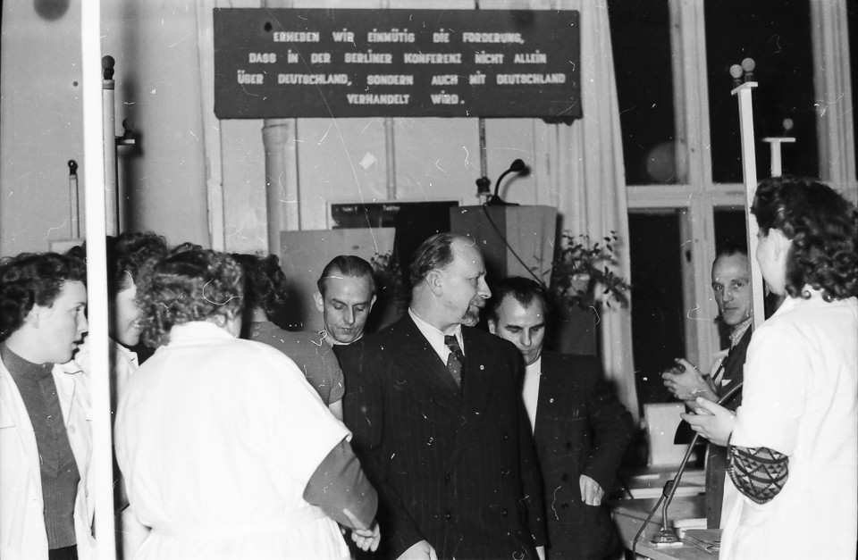 Besuch Ulbrichts, Bild 6; Foto, 1954 (www.industriesalon.de CC BY-SA)