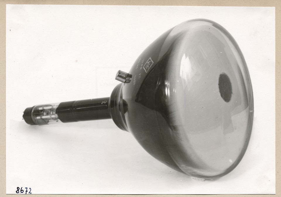 Bildröhre 23 L k 1 b /HF 2789) mit Fehler; Foto, 1953 (www.industriesalon.de CC BY-SA)