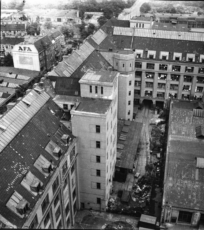 Blick vom Turm des Behrensbaus, Bild 2; Foto, 1952 (www.industriesalon.de CC BY-SA)