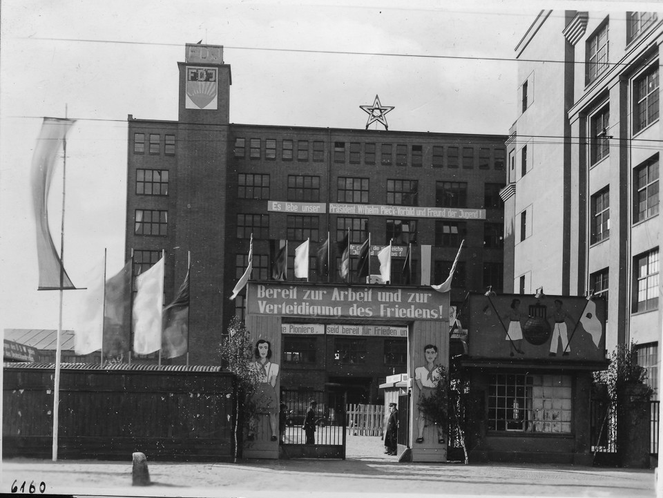 Eingangsbereich OSW; Foto, 1950 (www.industriesalon.de CC BY-SA)