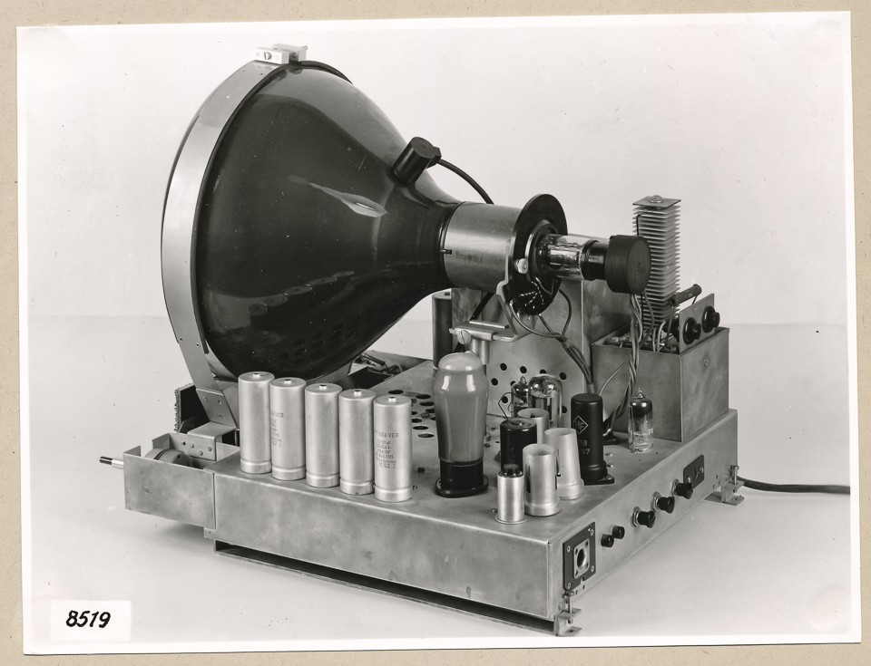 Einschub Fernsehempfänger mit Bildröhre, Seitenansicht; Foto, 1953 (www.industriesalon.de CC BY-SA)