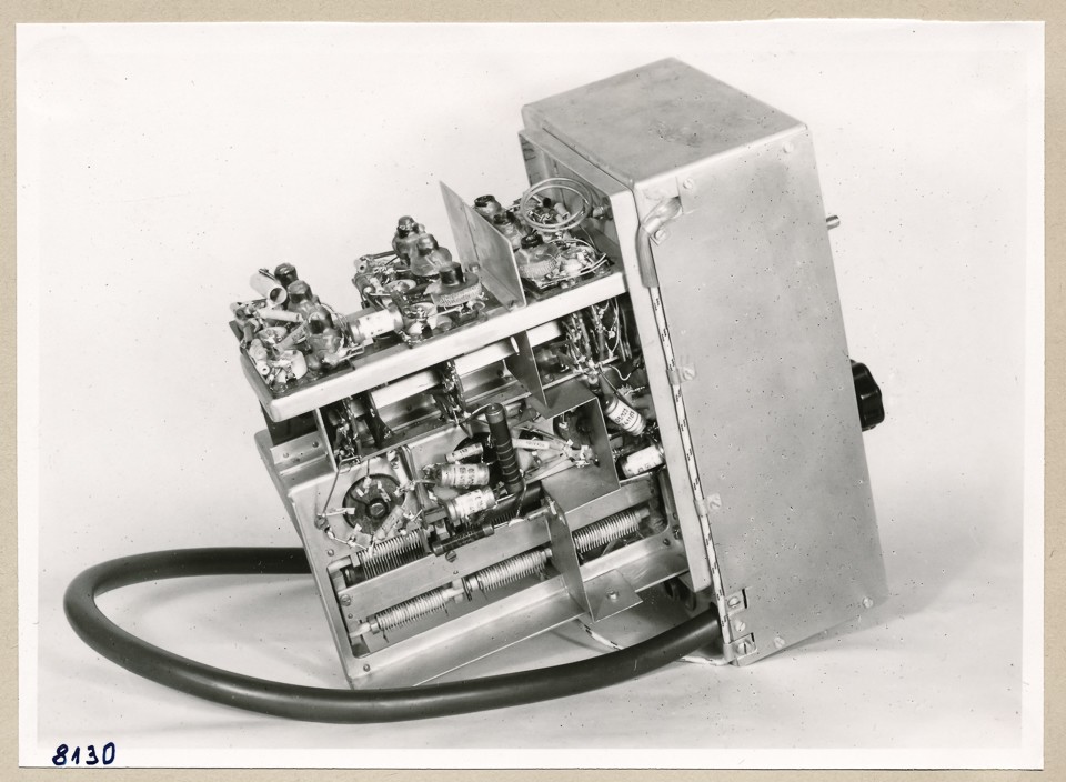 Feldstärkemesser (ZF Verstärker) Seitenansicht ; Foto, 1953 (www.industriesalon.de CC BY-SA)