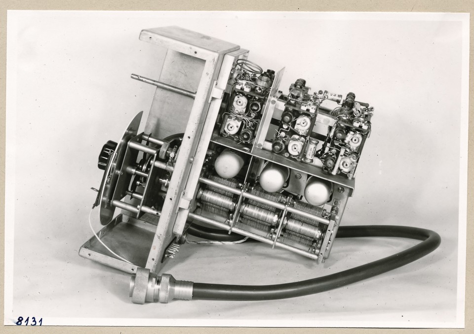 Feldstärkemesser (ZF Verstärker) Seitenansicht; Foto, 1953 (www.industriesalon.de CC BY-SA)