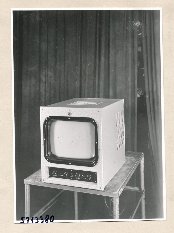Fernseh-Reportagen-Einrichtung, Bild 3; Foto, 1956 (www.industriesalon.de CC BY-SA)