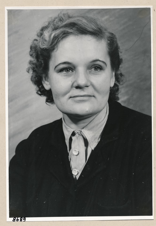 Frau Puls, Gitterwickelei ; Foto, 1953 (www.industriesalon.de CC BY-SA)