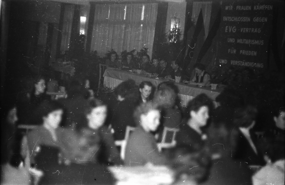 Frauenkonferenz, Bild 1; Foto, 1954 (www.industriesalon.de CC BY-SA)