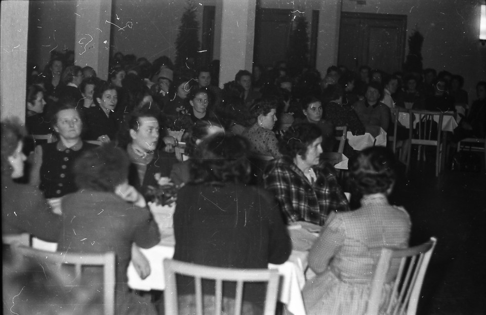 Frauenkonferenz, Bild 2; Foto, 1954 (www.industriesalon.de CC BY-NC-SA)