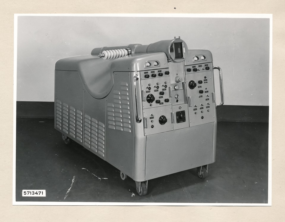 Hochspannungs-Kathodenstrahloszillograph HK 01, Bild 1; Foto, 1957 (www.industriesalon.de CC BY-SA)