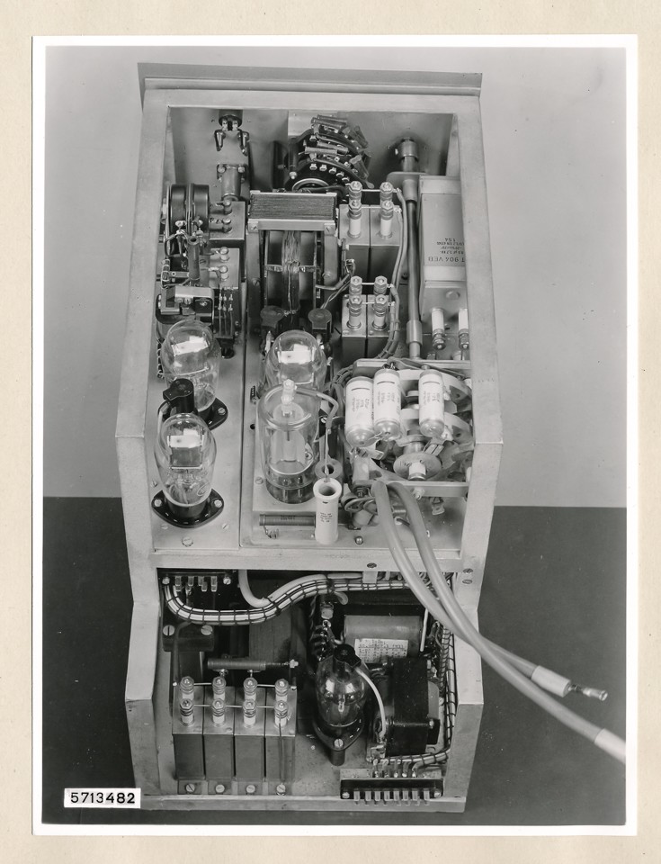 Hochspannungs-Kathodenstrahloszillograph HK 01, Bild 11; Foto, 1957 (www.industriesalon.de CC BY-SA)