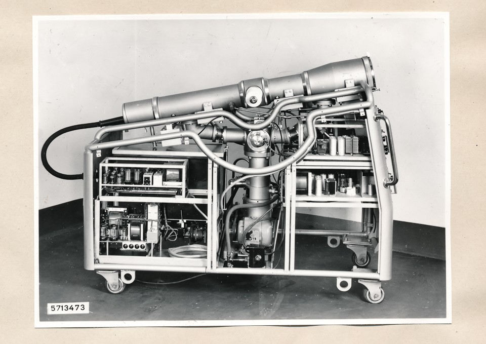 Hochspannungs-Kathodenstrahloszillograph HK 01, Bild 2; Foto, 1957 (www.industriesalon.de CC BY-SA)